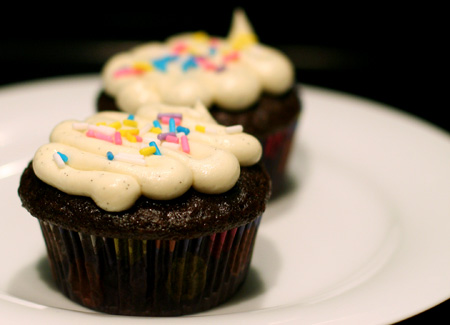 Rich Chocolate Cupcakes with Vanilla Bean Frosting Rich Chocolate Cupcakes with Vanilla Bean Frosting