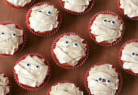 Pumpkin Chip Mummy Cupcakes with Brown Sugar Buttercream Pumpkin Chip Mummy Cupcakes with Brown Sugar Buttercream