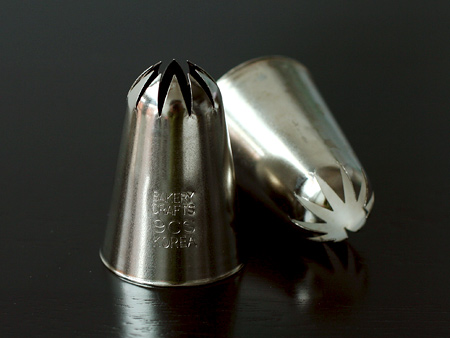 Jumbo Closed Star Tip for Frosting Cupcakes Jumbo Closed Star Tip for Frosting Cupcakes