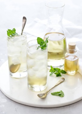 How to make tea from fresh mint (serve hot or iced!)