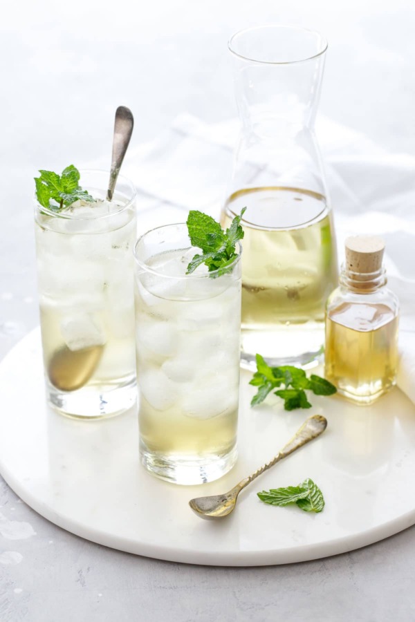 How to make tea from fresh mint (serve hot or iced!)