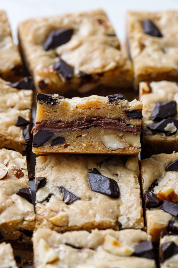 Close up showing the layer of nutella in the middle of the brown butter blondies.