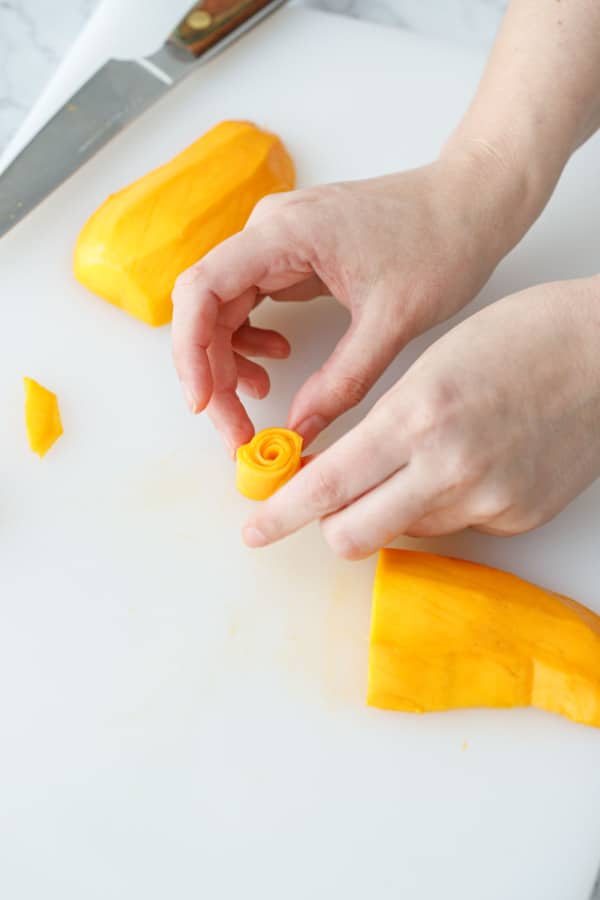 The result is a rose-shaped mango flower.