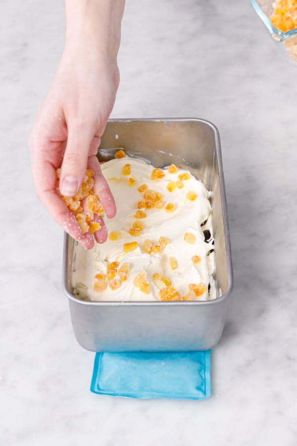 Sprinkling with pieces of candied orange peel.