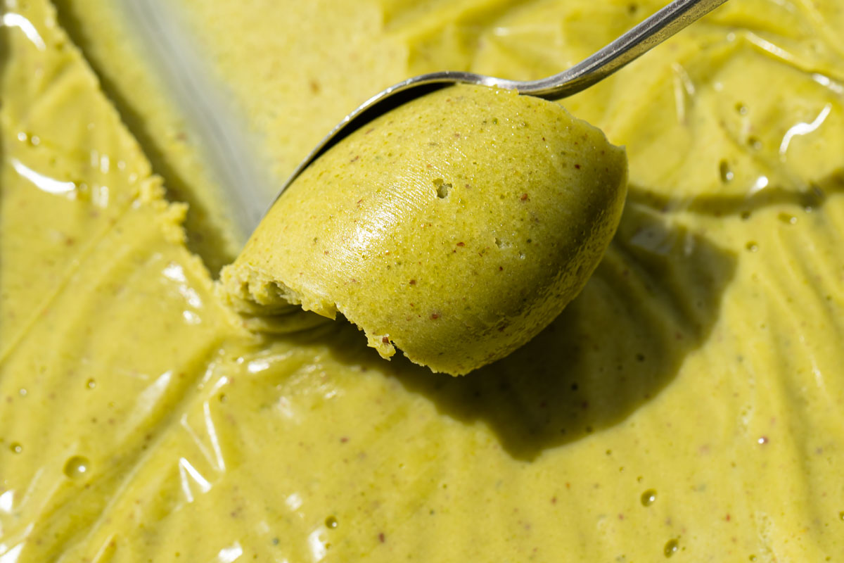 Pistachio Ganache (with White Chocolate and Pistachio Butter)
